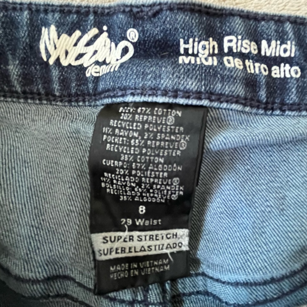 Mossimo High Rise Midi Jean Shorts size 8/29 - Picture 2 of 3